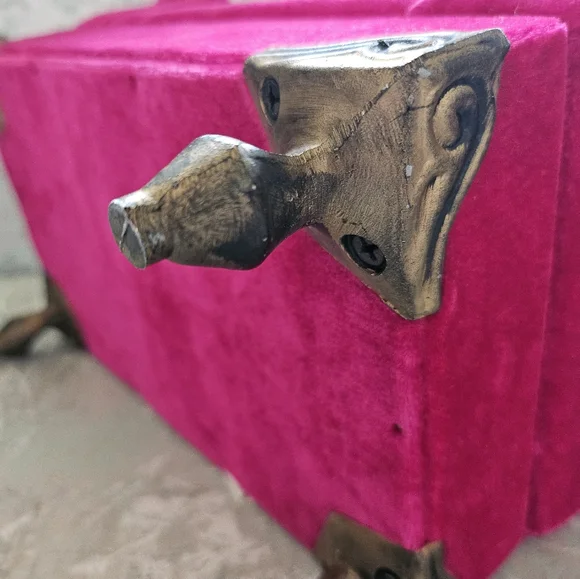 Vintage Fuchsia Hot Pink Velvet Sofa Settee Jewelry Box Storage - Picture 8 of 14
